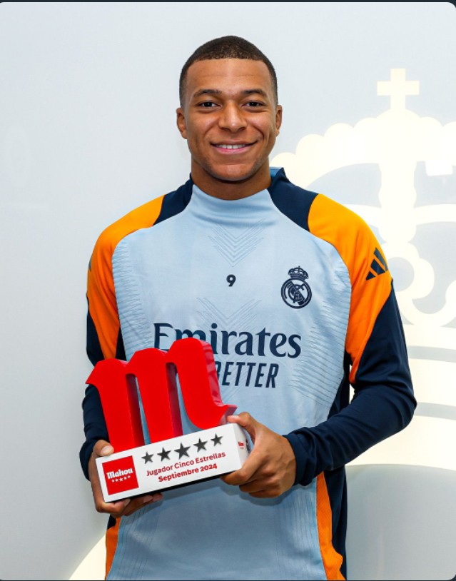 Mbappé Receives Mahou Cinco Estrellas Player of September